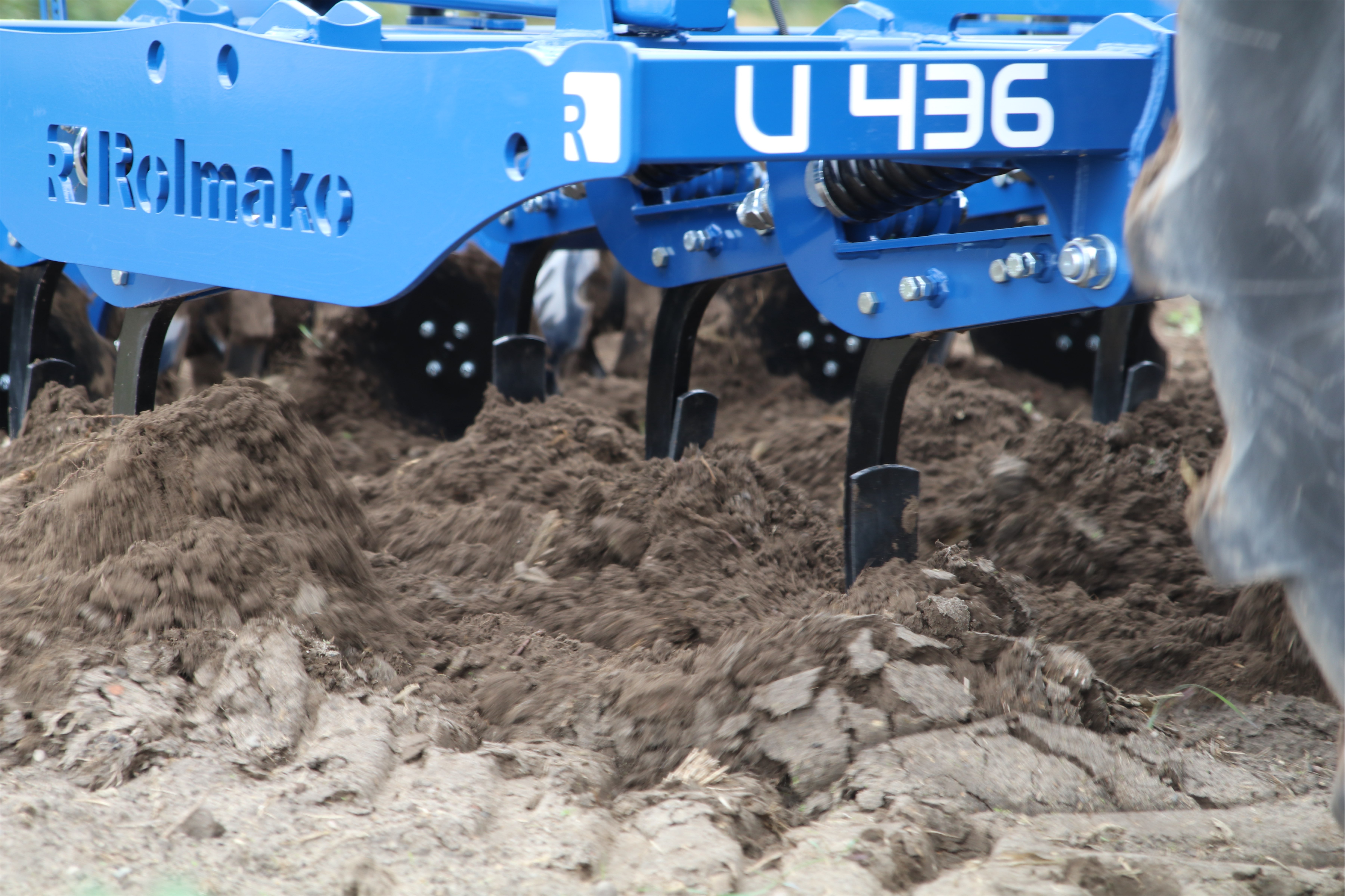 Преимущества рыхления почвы культиватором U436 Rolmako вместо вспашки