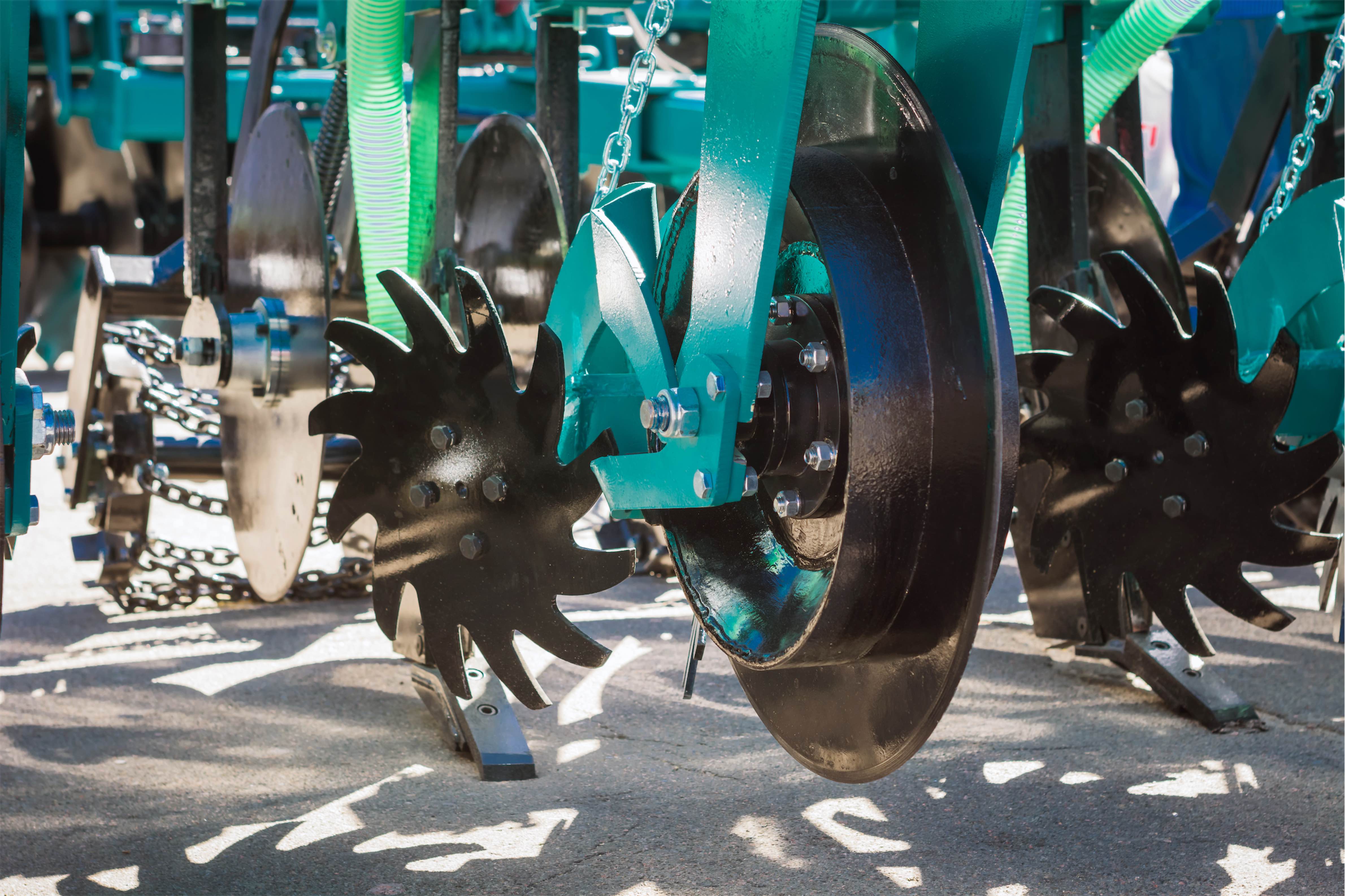 Strip-Till — полосовая обработка, снижающая уплотнение и улучшающая структуру почвы.