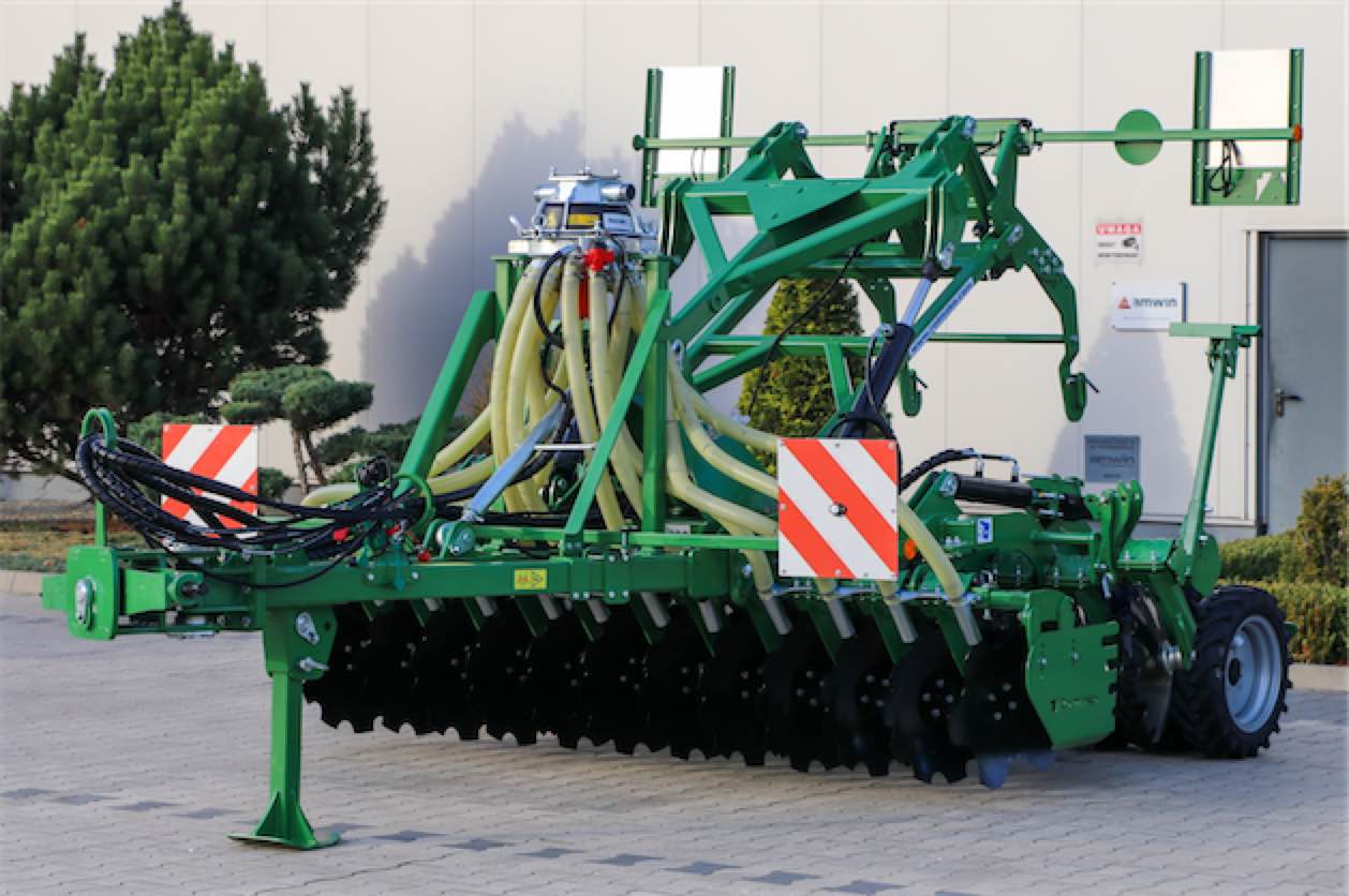Эко-схемы — дисковая борона Rolmako U693 с аппликатором для жидких удобрений.